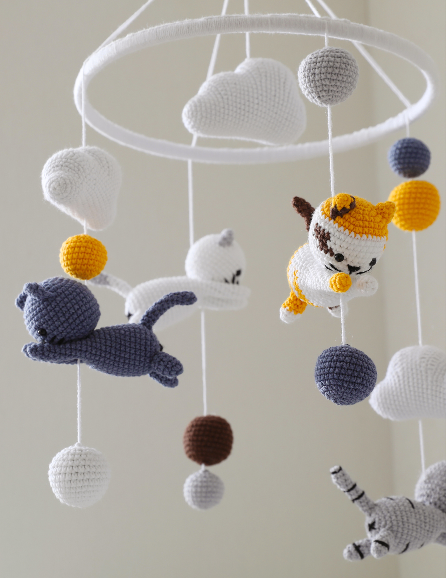 Crib mobiles